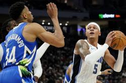 开云体育官方入口-雄鹿轻取篮网，豪取胜利，稳步向前