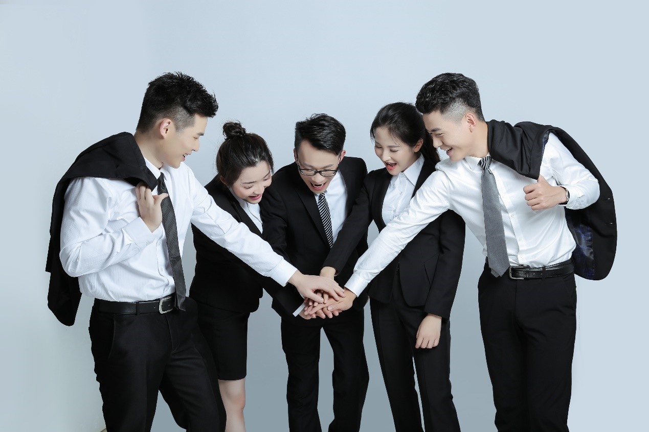 包含全队奋勇拼搏，以团队合作取胜关键！的词条