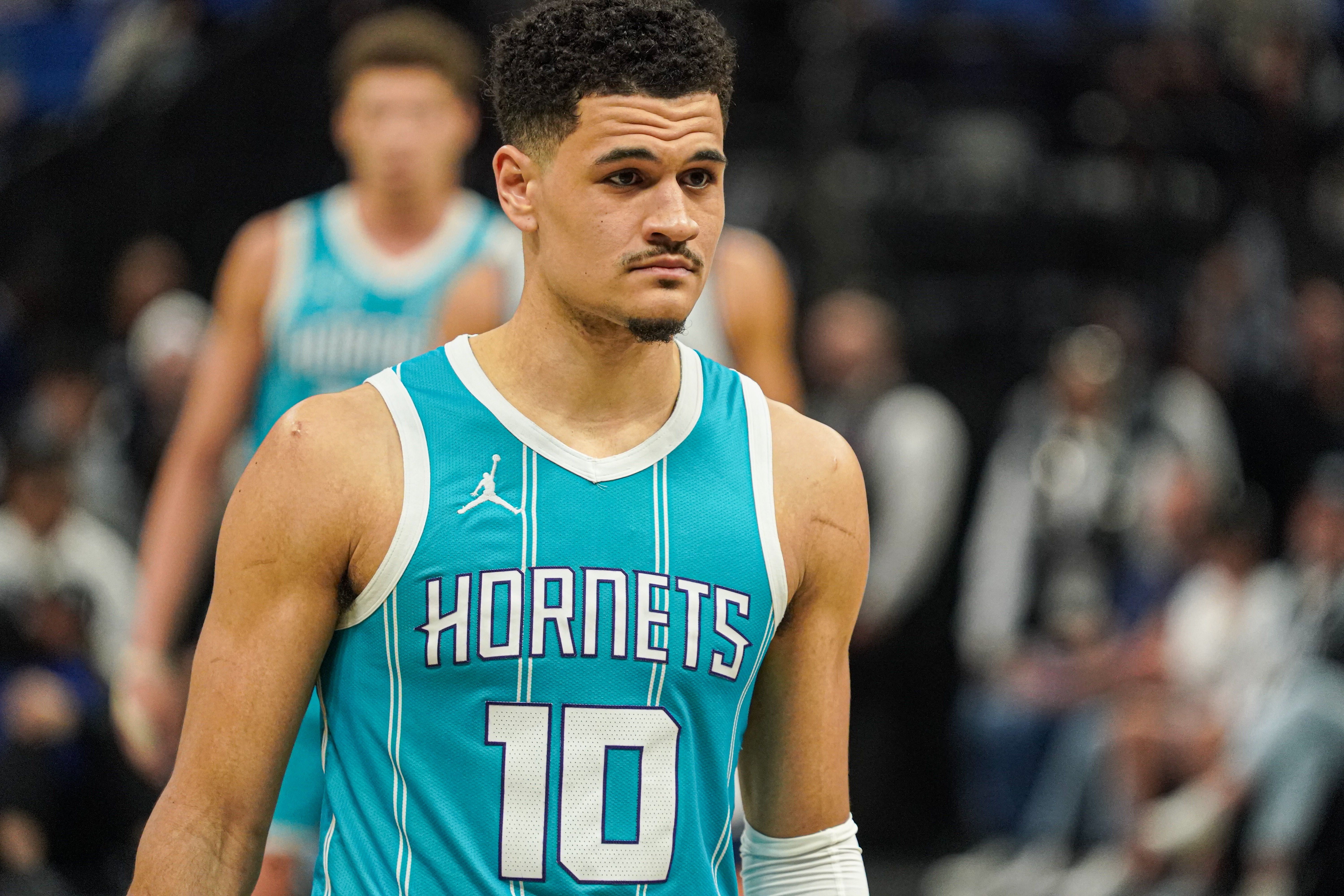 黄蜂击败灰熊，格林表现稳健的简单介绍