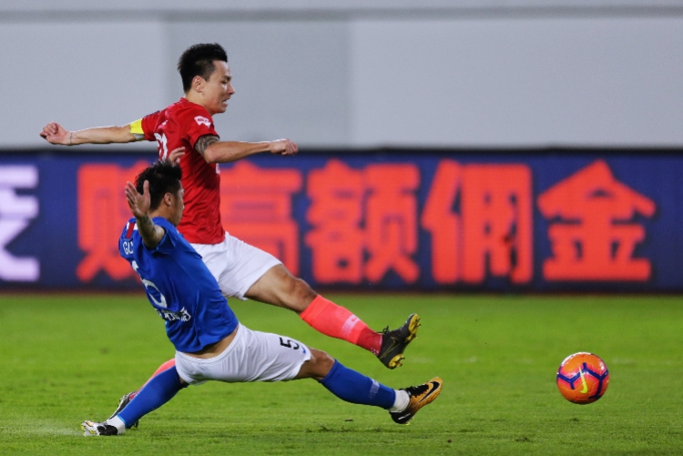 富力客场爆冷击败强敌，登顶积分榜的简单介绍