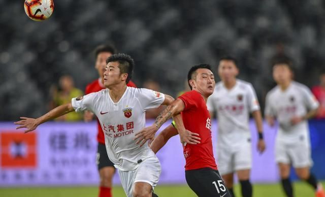 关于广州富力客场失利，积分榜排名继续滑落的信息