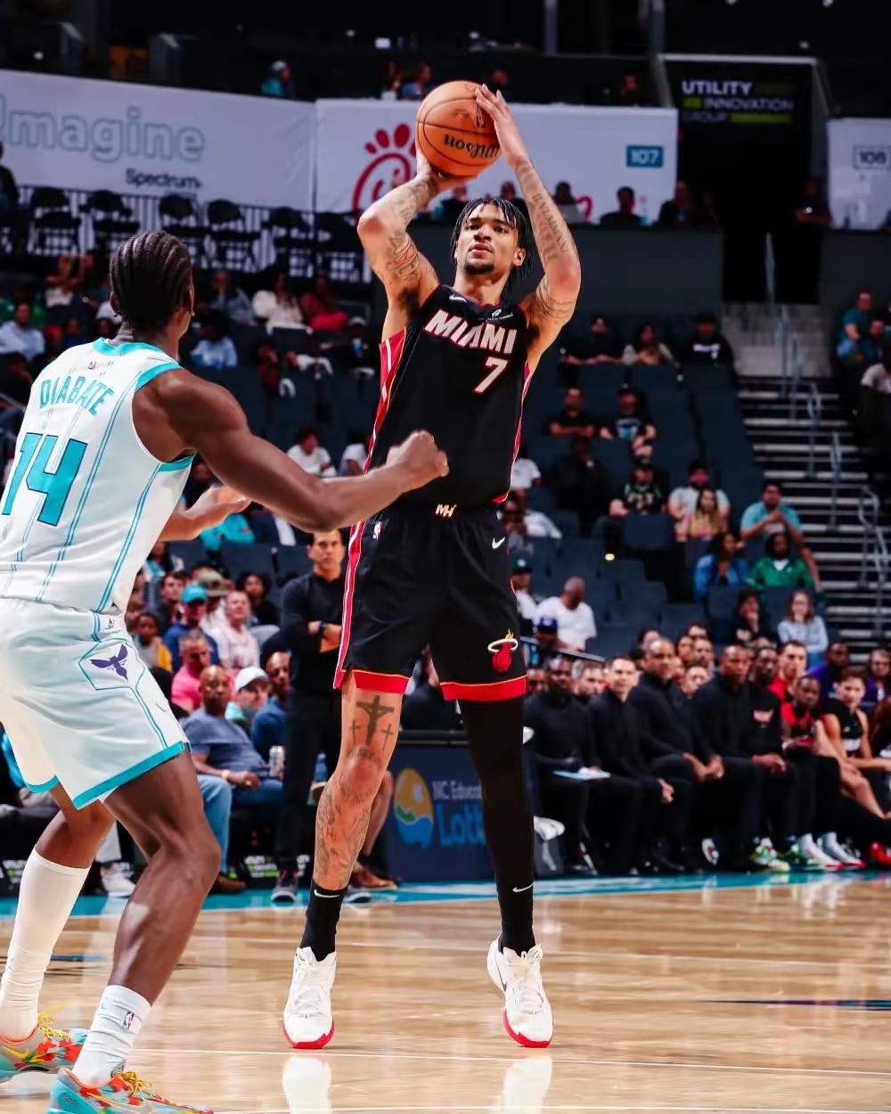 猛龙队主场大胜反扑强力对手 猛龙队主场大胜反扑强力对手